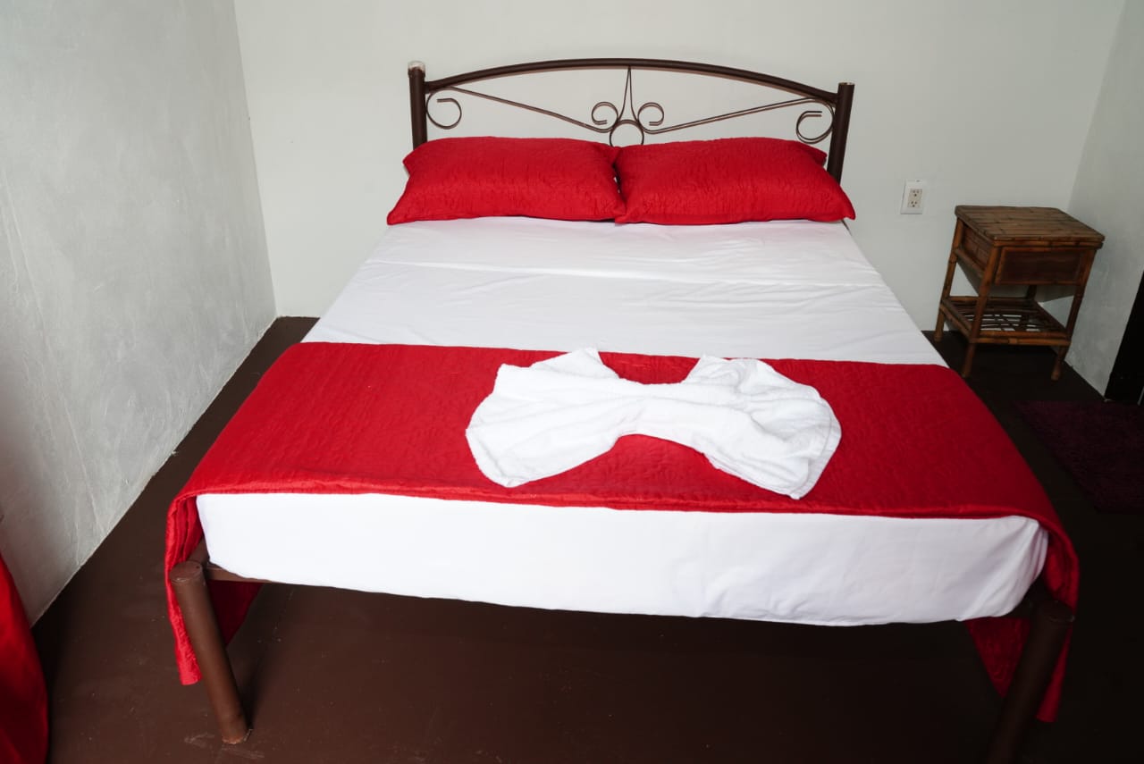 Single Room – La Purruja - Gallery image of eco-friendly accommodation at Rio Verde Eco Lodge