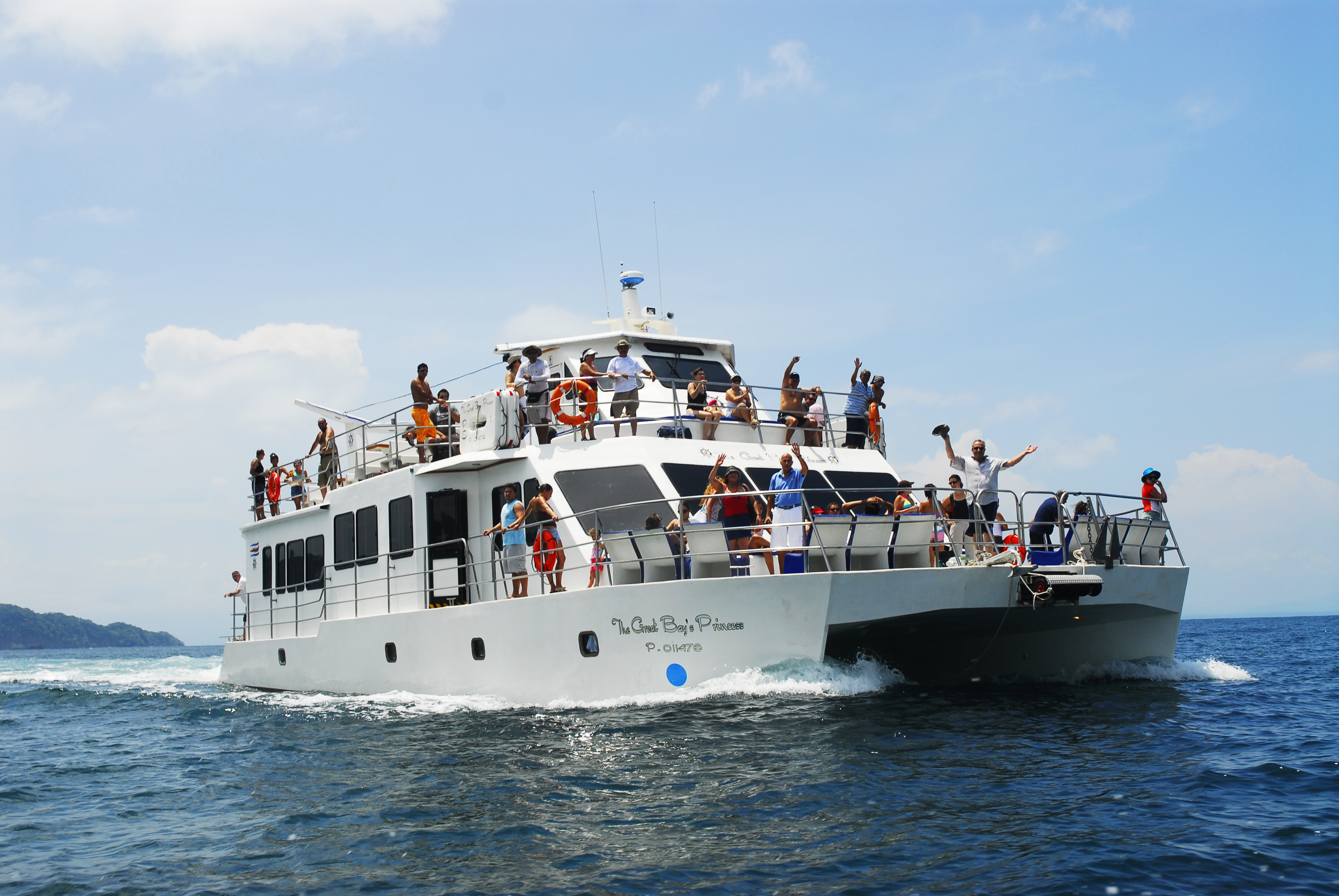 Tour a Isla Tortuga en Catamarán "BAY PRINCESS"